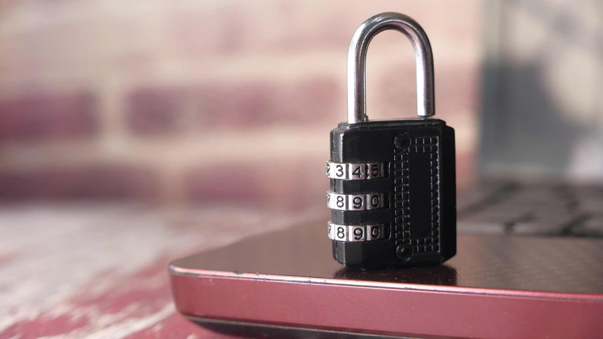 Prywatność w sieci – jak chronić siebie i swoje dziecko w świecie online