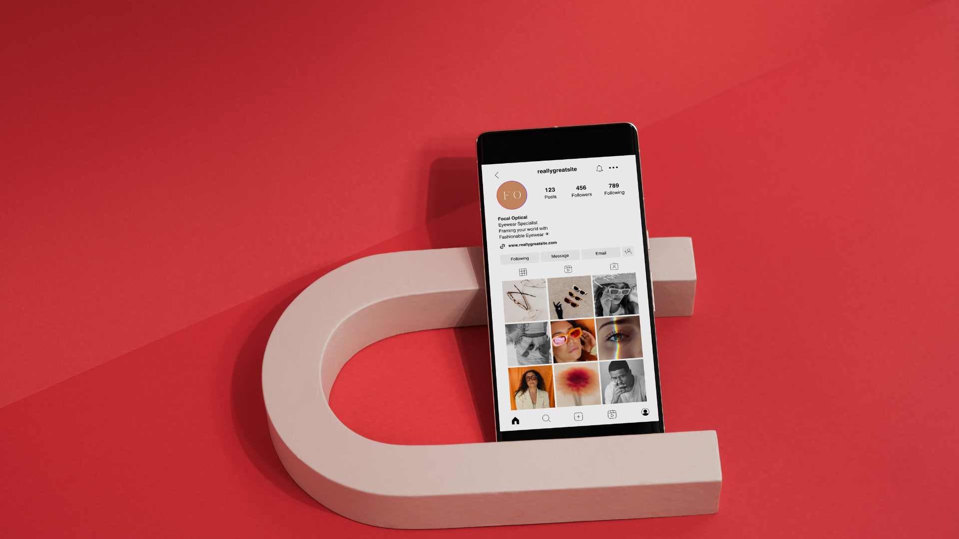 Nie daj się wciągnąć – jak działają social media i co robią z naszym mózgiem